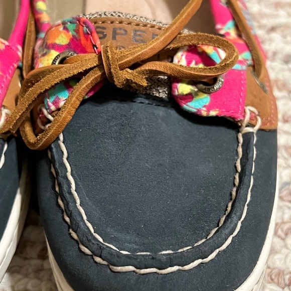 Gently worn Sperry Angelfish Boat Shoes - Picture 4 of 12